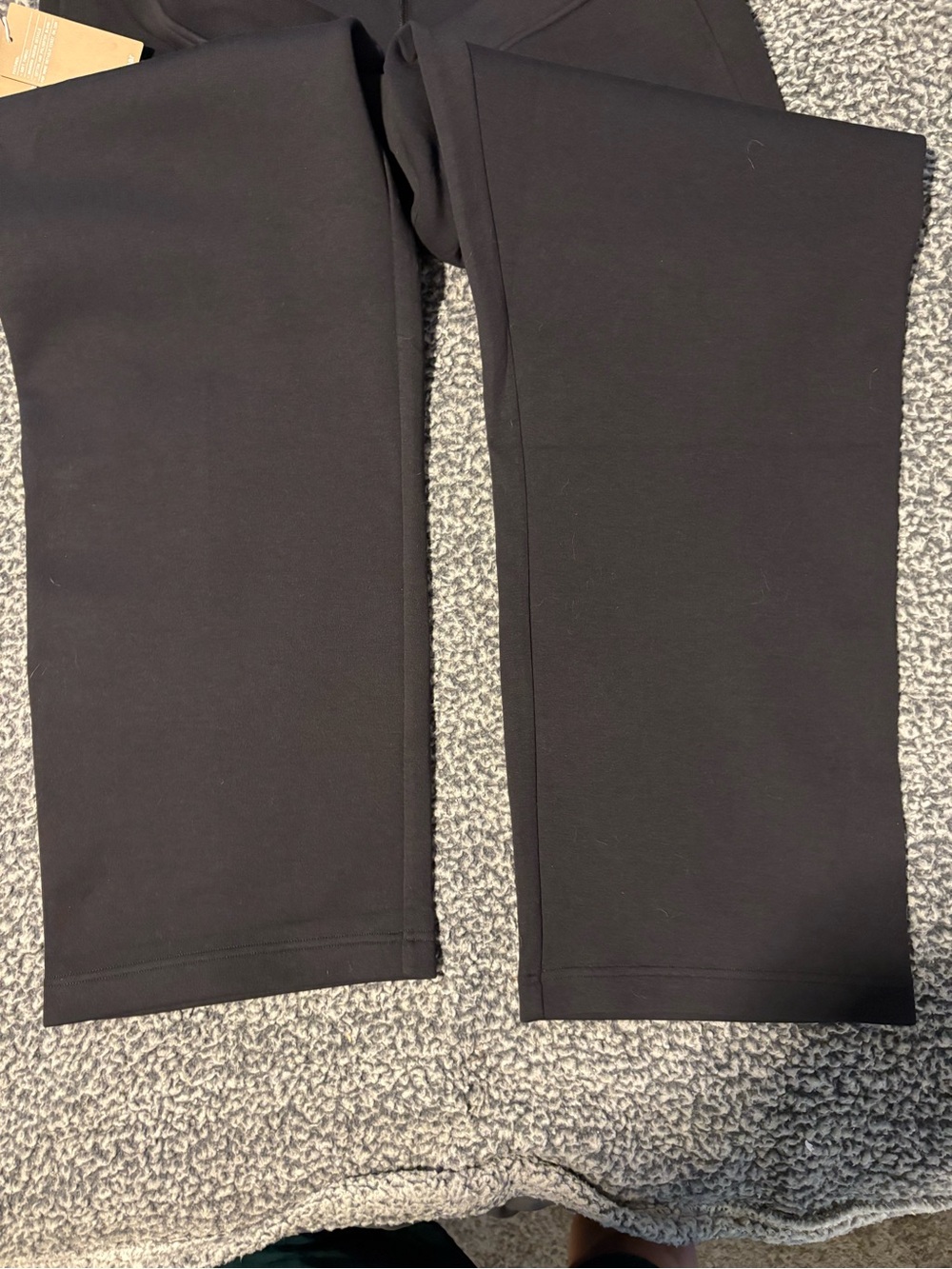 On Running Women’s Size XL Focus Tech Sweatpants in Black NWT! - Picture 6 of 14